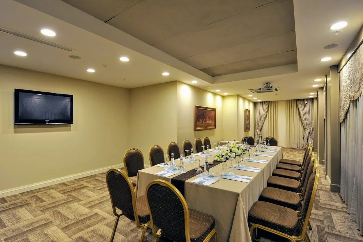 YAŞMAK TOPLANTI SALONU